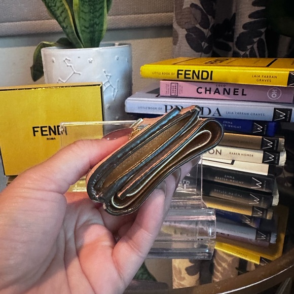 Fendi Peekaboo Kiss-lock Compact Wallet - Picture 6 of 12